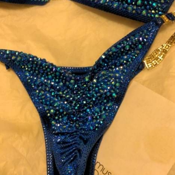 Muscle Dazzle Competition Bikini Suit - Picture 3 of 4